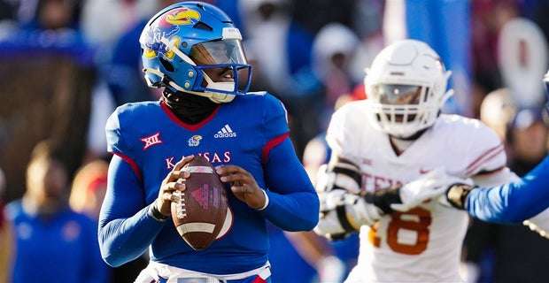 Kansas Jayhawks quarterback Jalon Daniels stands ready to throw against the Texas Longhorns.